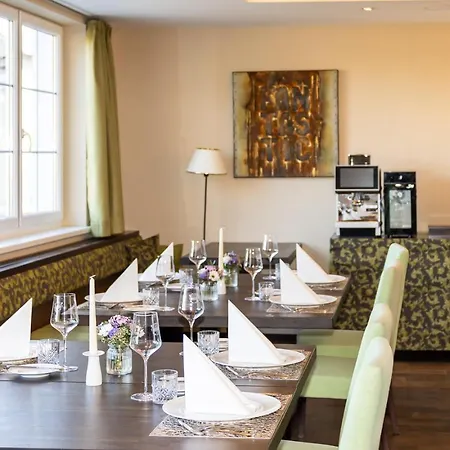Winzerhotel Am Gut Moser Hotel