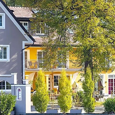 Winzerhotel Am Gut Moser Hotel