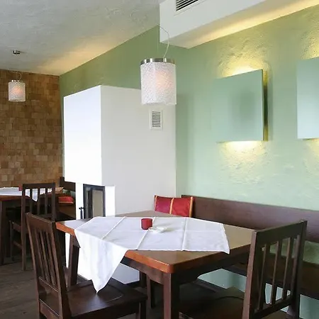 Winzerhotel Am Gut Moser Hotel