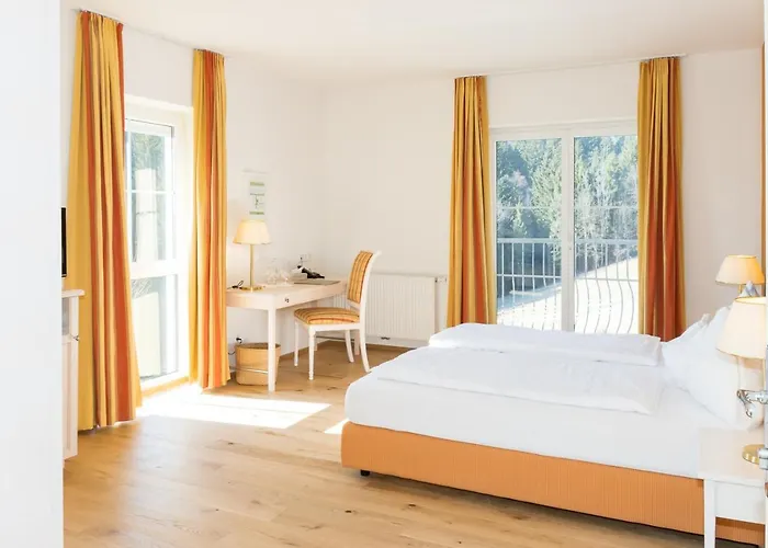 Winzerhotel Am Gut Moser فندق ليوتسشاخ