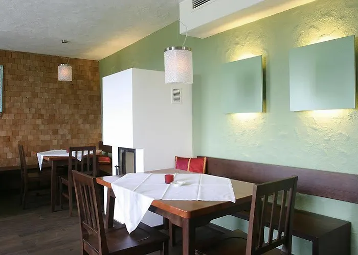 Winzerhotel Am Gut Moser فندق